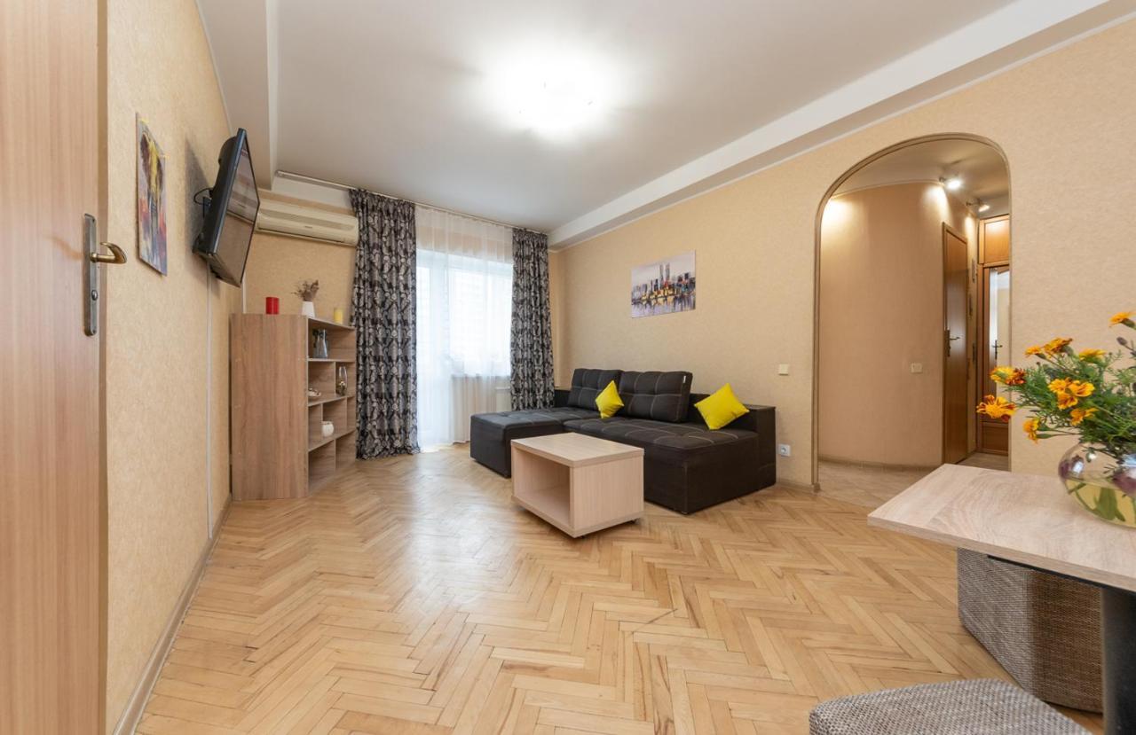 1 Bedroom Apart Near Metro Pecherska Киев Экстерьер фото
