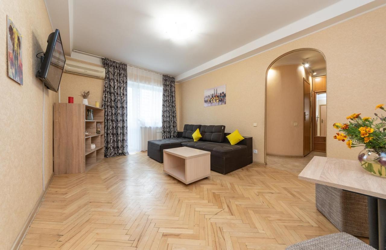 1 Bedroom Apart Near Metro Pecherska Киев Экстерьер фото